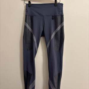 Athleta x Allyson Felix Legend 7/8 Tight Legging Violet Size Small